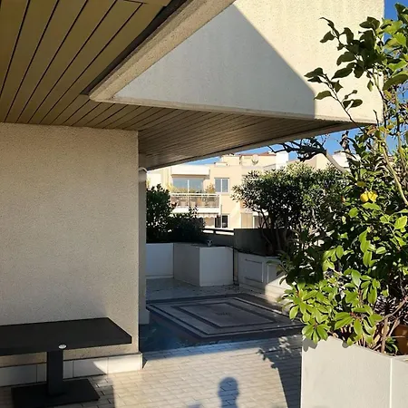 Sur Le Toit Au Centre De *