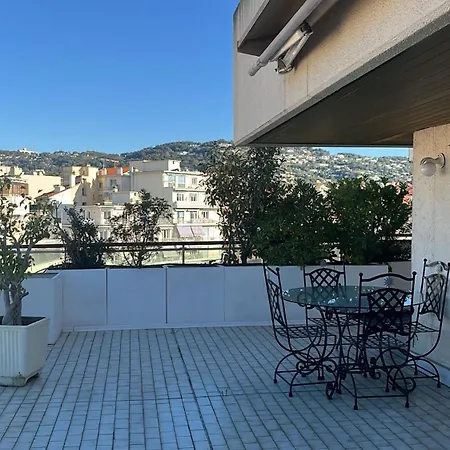 Sur Le Toit Au Centre De * Cannes